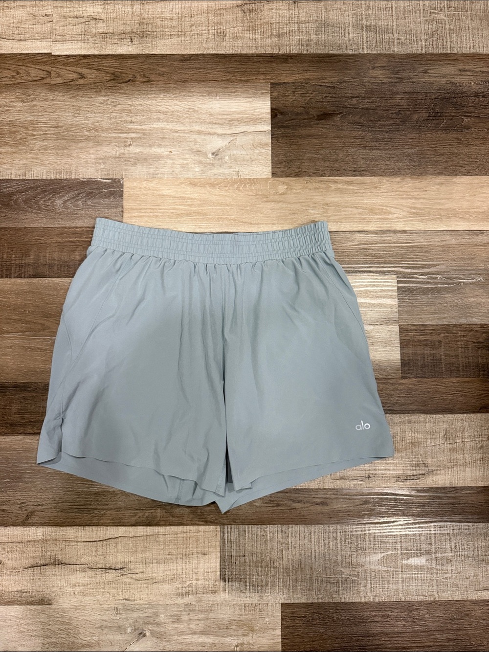 ALO Yoga Men’s Light Blue Athletic Shorts 5in